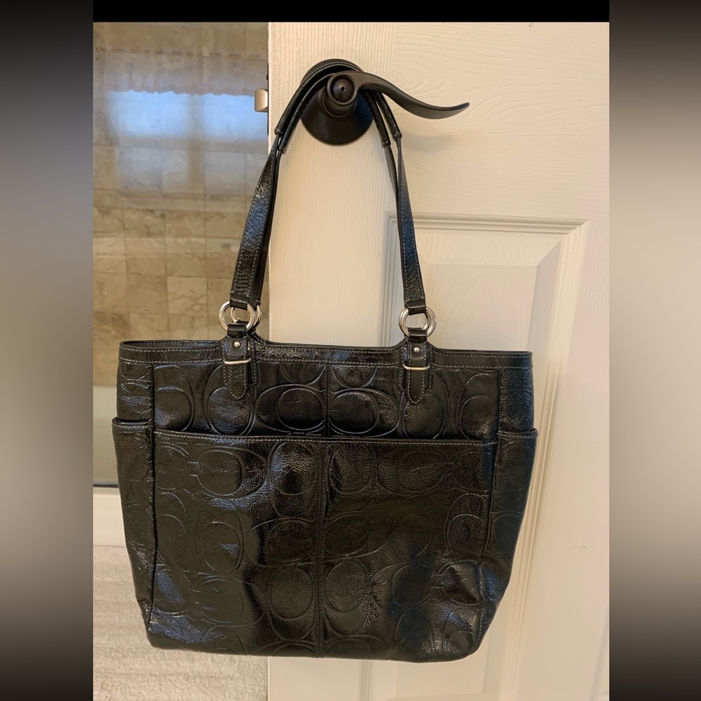 Coach shoulder bag 16 length 12 height basically brand new